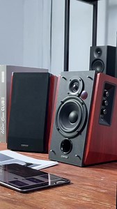 1.2K views · 25 reactions | Conhece este modelo? Som com definição de estúdio! Os monitores de áudio EDIFIER são perfeitos para ouvir e produzir suas músicas com alta performance e áudio superior. #caixadesom #homestudio #setup #monitordeaudio #edifier #r1700bt Modelo: R1700BT | Edifier Brasil | Facebook