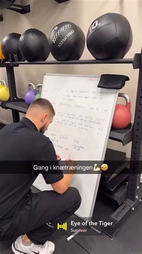 #viholdermenneskeribevægelse #fysioterapi #knætræning @fysio.k | fysio k