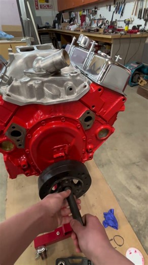 Installing the balancer on the 305 #sbc #chevy #c10