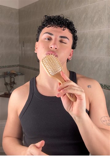 ✨🫧Hair care routine🫧✨ Utilizzo tutta la linea metodo Ricci di @garnieritalia alternata allo shampoo di @Kérastase ling @Fenty Hair siero midnight di @L’Oreal Paris Makeup & Hair e l’altro density di @Sephora Italia ✨Hair oiling lo faccio mixando olio di cocco, mandorle dolci e rosmarino. #haircareroutine #curly #beauty #curlyhair #selfcare