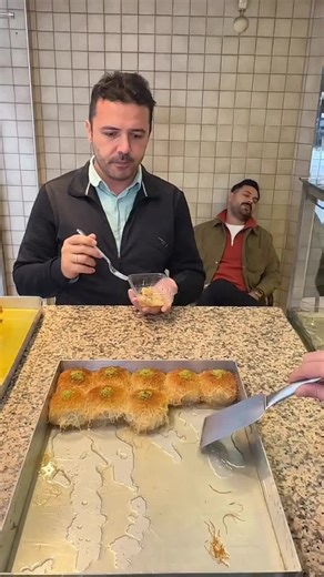 Turkish famous sweets of 🇹🇷 Istanbul 😋🥳❣️#mexico🇲🇽 #tiktokfrance🇨🇵#europe #englishfoods #tiktokusa @Foodie @USA Network