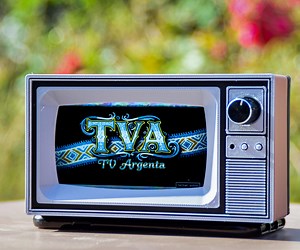 Build Your Own Retro TV With Raspberry Pi (Offline Zapping Machine!)