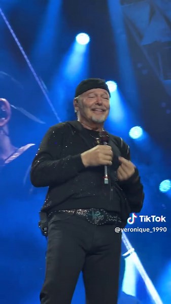 #vascorossi#vascorossiofficial#stadioolimpico#live#concerto@Vasco Rossi