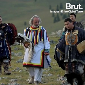 Se connecter à la nature, aux esprits et à soi-même, c’est l’objectif du chamanisme. Et ça se pratique encore aujourd’hui… Le chamane Arnaud Riou raconte. | Brut