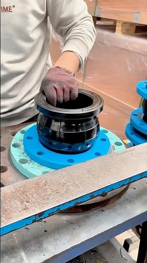 Internal rubber flexible joint installation flange process