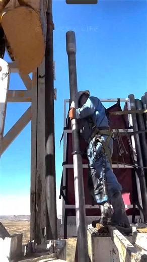 2.9K views · 43 reactions | Derrickman Tripping Pipe 90 #tripping #oil #derrick #drilling #rig | RW Life | Facebook