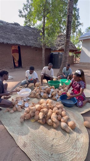 Homemade Coconut Oil: Simple Teamwork Process