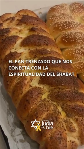 Comunidad Judía Chile on Instagram‎: "Antes de Shabat, un dato rico en historia (y significado): ¿Sabías que la jalá 🥖 no es solo el pan trenzado que vemos cada viernes en la mesa? La palabra jalá (חלה) aparece en la Torá y se refiere a la porción de masa que, al preparar el pan, debía separarse y entregarse al Cohén (sacerdote) como ofrenda sagrada. Este acto, llamado Hafrashat Jalá, con el tiempo dio nombre al pan completo que hoy conocemos, amamos y disfrutamos cada Shabat! ✨ Shabat Shalom 