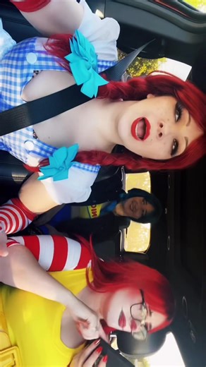 My favorite part of this is: Is this Wendy? Or is this ME? Lmfao 💢💢💢 @scubasteph @skateelf #sameenergy #FFCU #Wendys #Cosplay