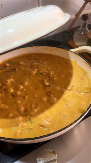 Strogonoff de peito de frango fácil e cremoso