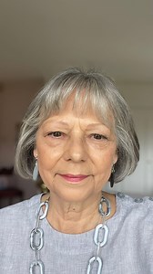 Helen shares her 5-minute makeup look, along with her top time-saving tips for those busy mornings! ⏰ Do you have any quick makeup tips? Share them with us in the comments below! | Look Fabulous Forever