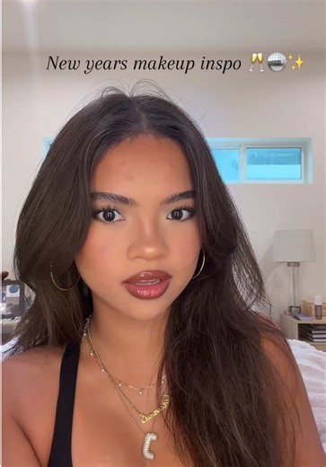 Easy new years look if you don’t have all the glitter and sparkles ✨ 🪩 #makeuptutorial #newyearsmakeup #grwm #newyearsmakeuplook @Haus Labs @Hourglass Cosmetics @SACHEU Beauty US @rhode skin @Rare Beauty @Makeup By Mario @Huda Beauty @maccosmetics @elfcosmetics