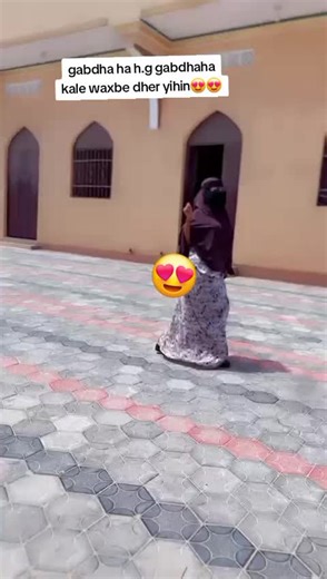 فيديوهات أنشأها Ziyaa bbe ❤️ (@riyaabbe11) باستخدام QalinLe - M E LYRICS