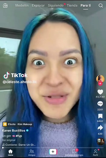 ¿Kimberly Loaiza sigue a Karen Bustillos?