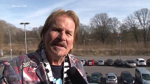 Video: Frank Zander LIVE in der Bahnhofspassage - Vor wenigen Minuten verabschiedete sich Frank Zander von seinem begeisterten Publikum in der Bahnhofspassage Bernau. Anbei ein paar Ausschnitte sowie ein kurzes Interview. (7 Minuten) Video: Bernau LIVE #Bernau #Bernau_LIVE #Frank_Zander #Bahnhofspassage_Bernau #Barnim #Musik #Show #Event_Bernau | Bernau LIVE