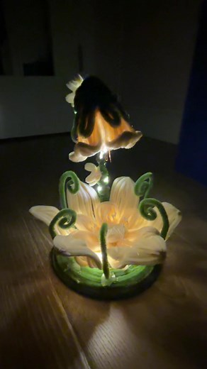 DIY Pipe Cleaner Lily Flower Lamp Tutorial