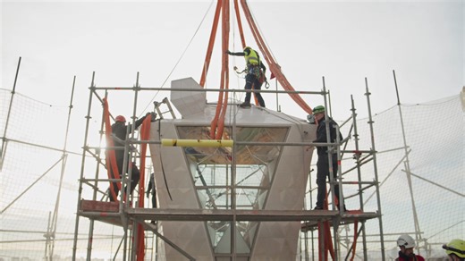 gaudí’s sagrada família reaches its full height as the cross crowns the tower of jesus christ ✝️ installed at 176 meters above ground, the monumental cross now marks the highest point of the #barcelona basilica and completes the grouping of its six central towers. conceived as the spiritual and vertical heart of the temple, the tower stands at 172.5 meters and is linked to the surrounding towers of the evangelists and the virgin mary. interior works will continue through 2027 and 2028. read the