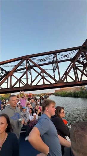 Chicago River Tour Views You Have to See Up Close #Chicago #RiverTour #CityViews