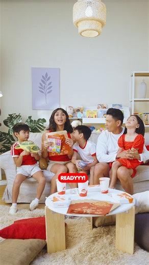 Unboxing the Jollibee Kids Values Meal with the Arellanos! Masayang matuto ng mabuting asal with the #JollibeeKidsValuesMeals! Visit Jollibee and collect all 5! | Jollibee