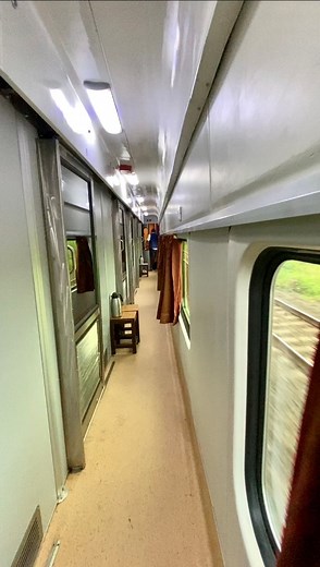 Casual walkthrough the First AC Corridor Mumbai-New Delhi Rajdhani express | Biswajit Rail World