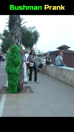 Bushman prank besides the beach #Bushman #prank #Bushmanprank #funny