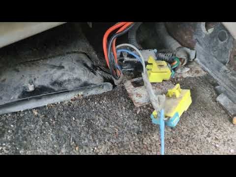 2002 Chevy Avalanche front seat removal #boogered #gm