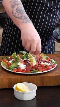Salad with crispy salami and burrata / Oddasz aprotucha
