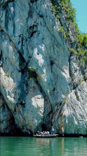 Lan Ha Bay, Vietnam | Kayak or Bamboo Boat to Dark & Bright Cave?