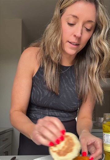 Easy Breakfast Ideas: Egg Sandwiches & Smoothies