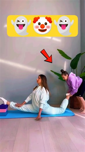 THE LITTLE SISTER RUINED THE SPLIT! 🤸‍♀️💥 You can't miss this!