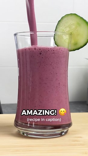 Berry Cucumber Smoothie 🍓🥒 . Get more AMAZING smoothie recipes by joining the 21-day Smoothie Diet challenge! Lose weight, reduce bloating, improve skin, increase energy levels and feel your best! . Savor the delicious blend of berries and cucumber in this low-sugar smoothie, providing a guilt-free option at 250 calories with a modest sugar content, making it a smart choice for diabetics*. Recipe: 1 medium cucumber 1 cup favorite berries 2 tbsp coconut yogurt (or any other non-dairy yogurt for