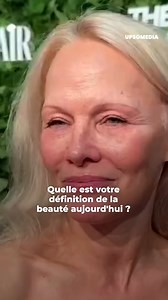 Pamela Anderson a révélé son secret pour rester radieuse lors des Gotham Awards 2024 🥰 | Simone