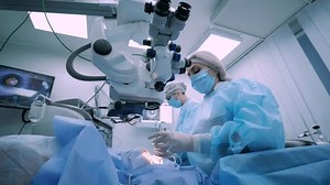 clip-1100755645-eye-surgery-vitreoretinal-vitrectomy