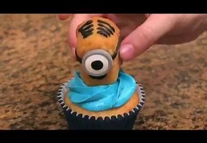 248K views · 23 reactions | Sorprende a tus niños con estos simpáticos CUPCAKES DE LOS MINIONS. Verás que son fáciles de hacer, y quedan riquísimos! TUTORIAL AQUI >> https://www.querecetas.com/recetas-de/cupcakes-de-los-minions | Qué Recetas | Facebook