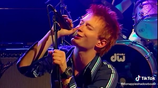 Radiohead - Just (live at MTVs Most Wanted, 1995) 📻 #thomyorke #radiohead #thebends