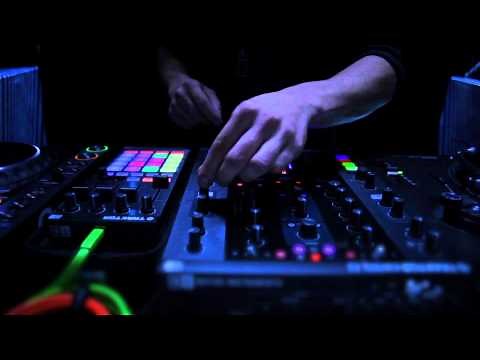TRAKTOR KONTROL Z2: Sneak Preview of the 2+2 Control DJ Mixer | Native Instruments