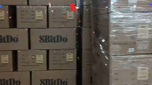 这款SNK NeoGeo Pocket CP街机控制器手感超赞，便携设计轻松带去聚会，还原经典游戏体验，操作顺滑不卡顿，让怀旧时光更精彩！