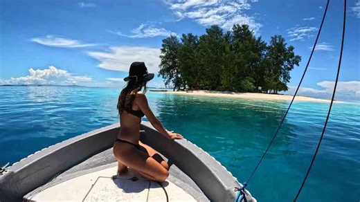 Island Survival – Camping on Untouched Tropical Shores