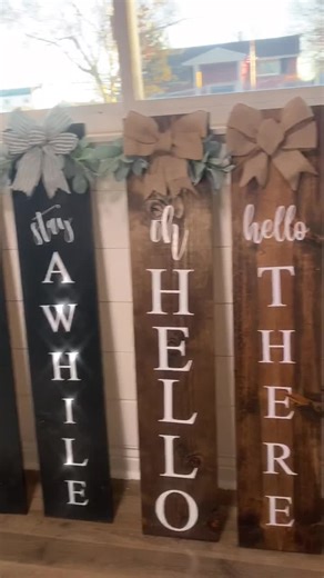DIY porch signs start to finish in less than 30 seconds 😏 🎀 🌿 #diy #buildtok #diytiktok #handmade #trend #fyp #craftingeek #crafty