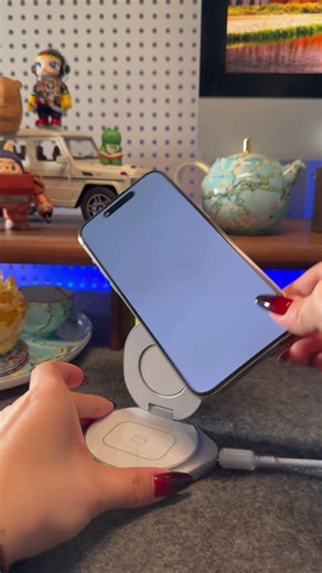 The three-in-one magnetic charger can also be used as a bracket.#creative #bracket #iwatch #airpods