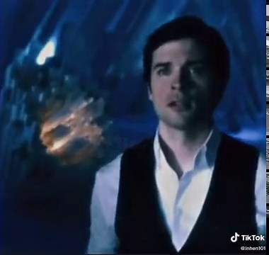 Tom Wearing the Superman Suit on Smallville Fanmade Video