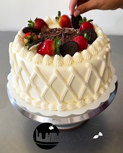 586K views · 1.7K reactions | Cake Decorating Tutorial #101 | HV cake | Facebook