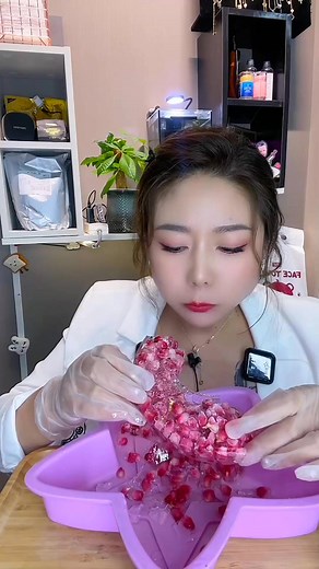 4.8K views · 183 reactions | Getting creative with some glittery fun! ✨ What's your favorite craft to make? #DIYMagic #CreativeVibes | Linda Herrera | Facebook