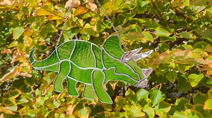 3.3K views · 67 reactions | Today's inspiration is this adorable triceratops made by Delphi's own Daisy Simon! Catch those reflections, that's our new mirrored Chromacoats glass! 秊 Check them out: www.delphiglass.com/delphi-superior-glass/chromacoats | Delphi Glass | Facebook