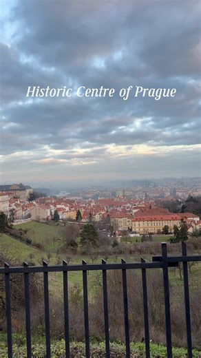 【プラハ🇨🇿】プラハ歴史地区を見る1分間#プラハ #チェコ共和国 #praha #プラハ歴史地区 #中欧 #ヨーロッパ #女一人旅 #旅行