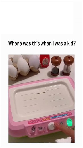 Trend Meme on Instagram: "The video demonstrates the Dalimi Magic Cooking toy, a water-activated playset simulating deep-frying with bubbling effects and color-changing foam foods like chicken nuggets, fish, and fries, designed for safe imaginative play without real heat or oil. Posted by @HumansNoContext on March 26, 2025, it quickly went viral with over 6 million views, sparking nostalgic reactions and humorous replies about ingestion risks, cross-contamination, and the toy's "toxic" yellow wa