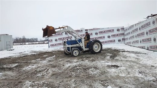 FORD 3600 TRACTOR W/LOADER SN: C519899