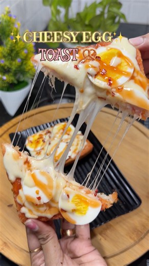 Cheesy egg toast #cheesyeggtoast #egg #easyrecipes