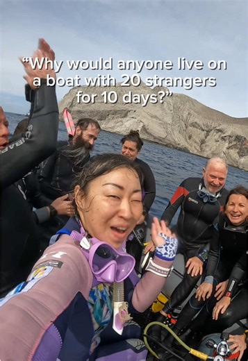 How My “Solo” Liveaboard Experience Went 👇🏼 I ended up loving it more than I ever imagined 🥹✨ “Why would anyone live on a boat with 20 strangers for 10 days?” A legit question (more of a statement) someone once asked me when I suggested Liveaboards — so I decided to try it for myself… 🧜🏼‍♀️ I just spent 10 days exploring the Revillagigedo Islands (Socorro) aboard Quino del Mar with @mexicoliveaboards — and it was truly one of the most special travel experiences I’ve ever had. Quino del Mar 