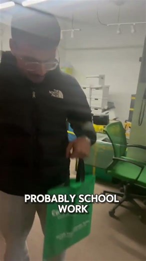 Student gets a free laptop from Computers 4 People